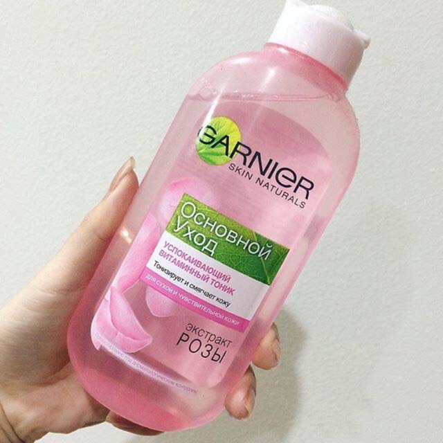 Nước hoa hồng garnier 