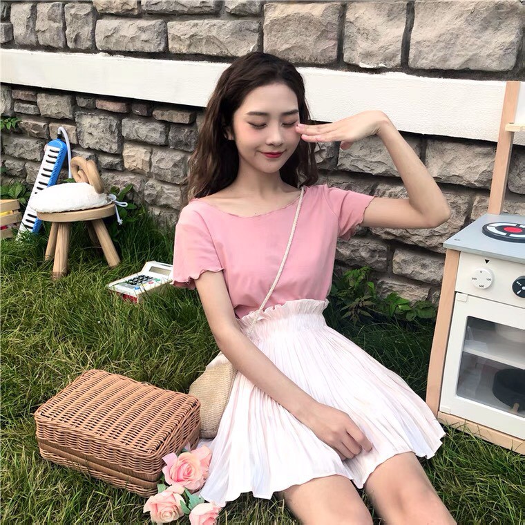 Chân váy xếp ly màu trắng dáng ngắn xòe | BigBuy360 - bigbuy360.vn