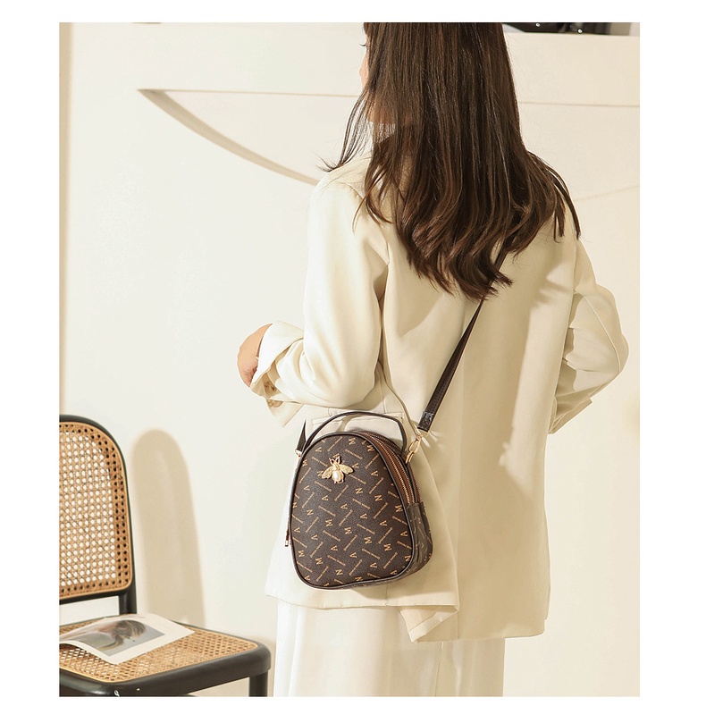 Túi Da Đeo Chéo In Chữ Chuwanglin