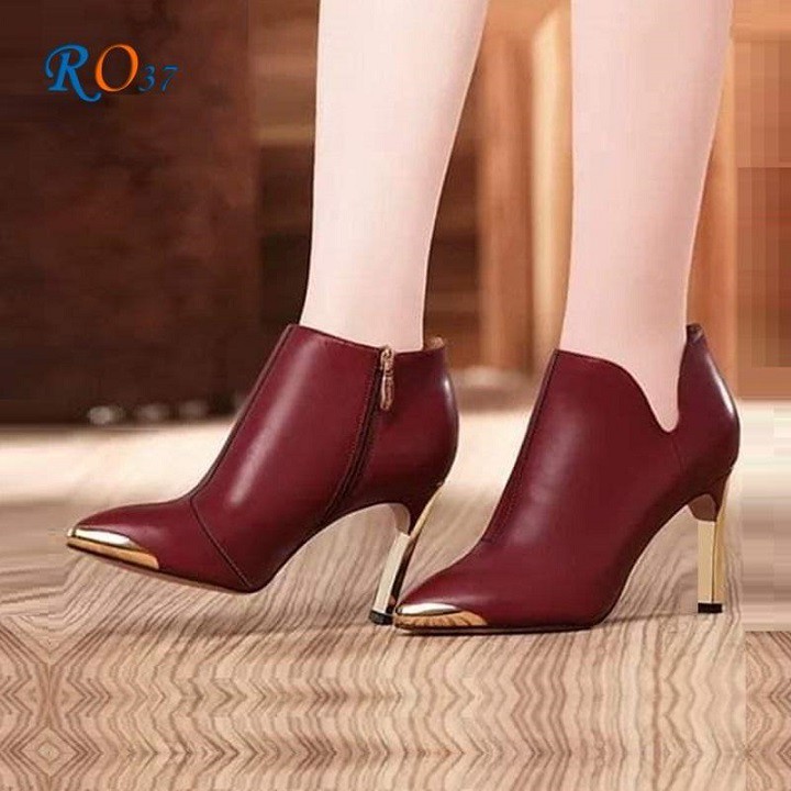 Giày boots nữ cổ ngắn 7p hàng hiệu rosata hai màu đen đỏ thời trang ro37 | BigBuy360 - bigbuy360.vn