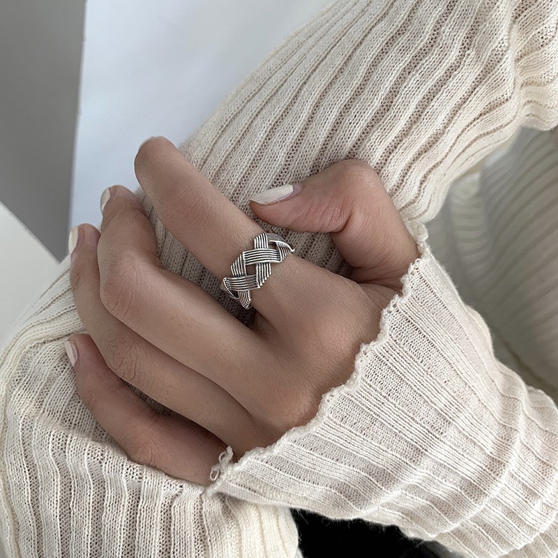 Nhẫn Hình Chiếc Lá Phong Cách Retro C30