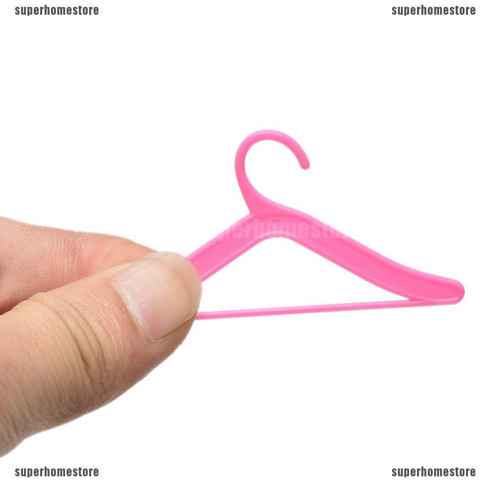 Set 20 móc treo quần áo bằng nhựa màu hồng dành cho búp bê barbies