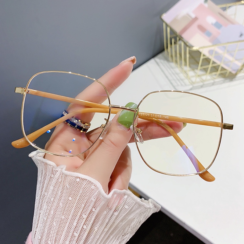 Kính Mát Gọng Vuông Chống Bức Xạ Cho Cả Nam Và Nữ