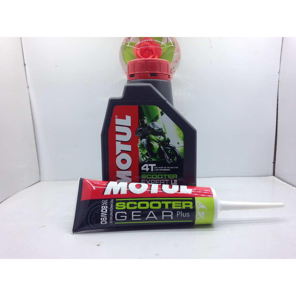 Nhớt Motul ga Scooter Expert LE 10W40 800ml và típ nhớt số Gear Plus