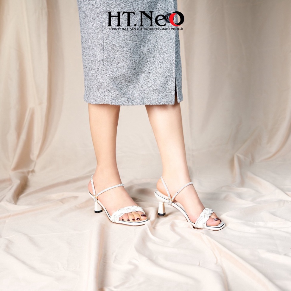 Giày sandal nữ HT.NEO da mềm mại, đế vuông, thiết kế trẻ trung, thanh lịch phương hướng classic SDN116
