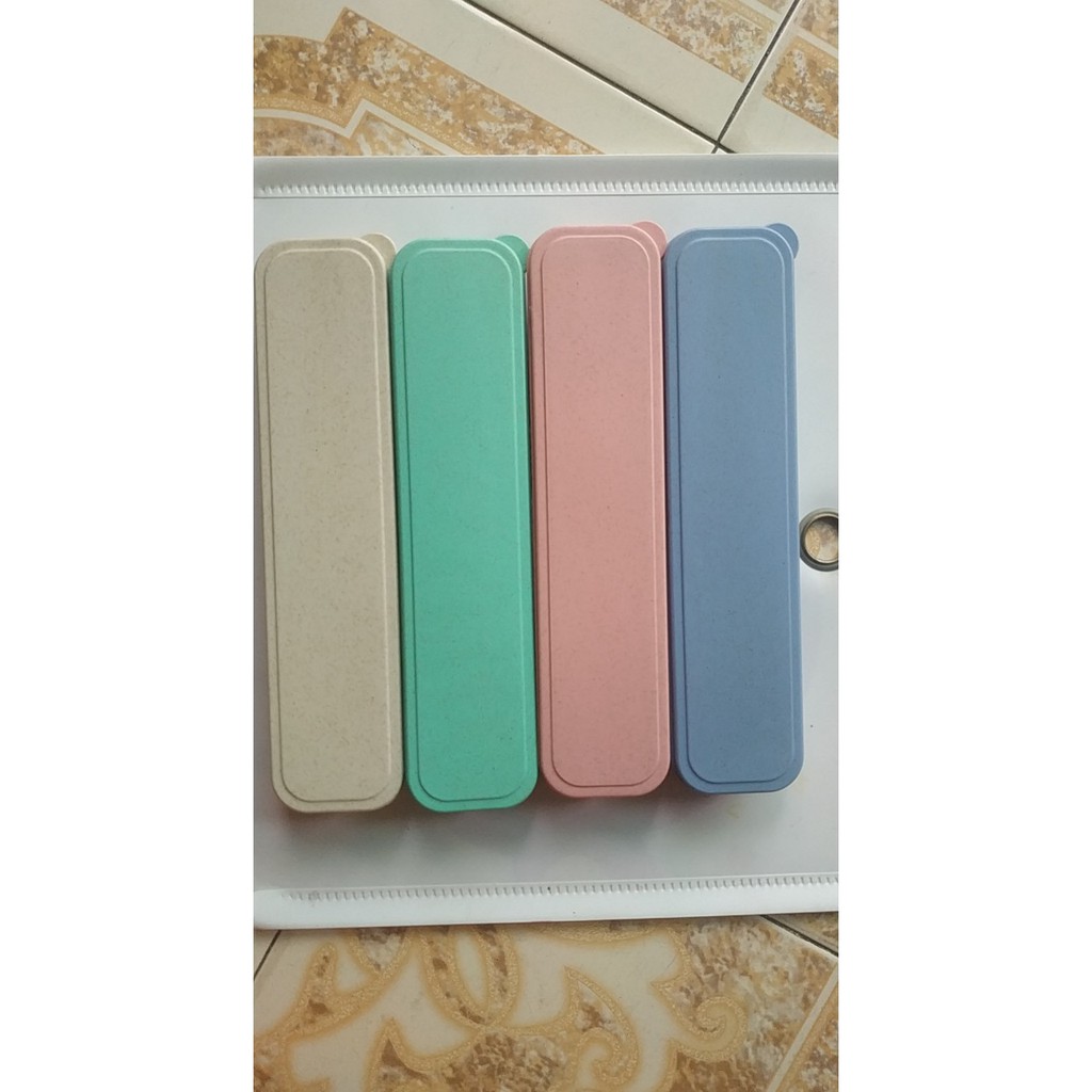 Hộp đựng ống hút