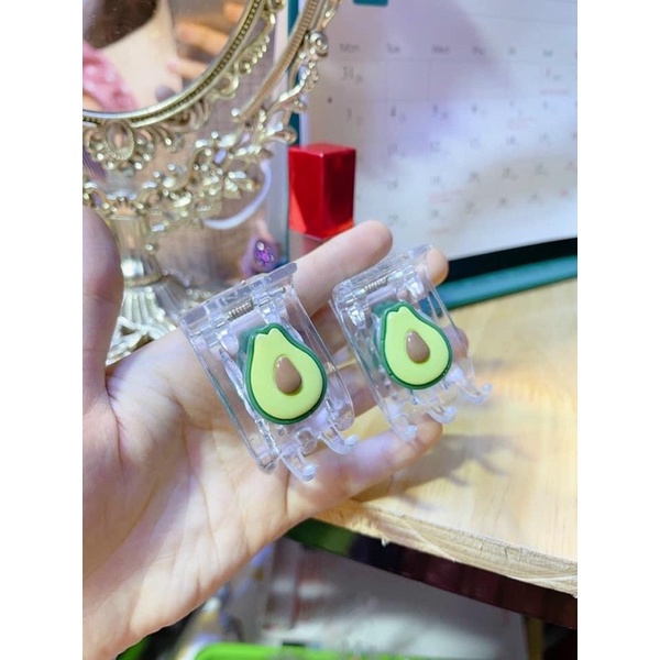 Kẹp Càng Cua Trong Suốt Hình Bơ