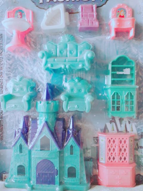 Vĩ đồ chơi lâu đài và nội thất phim Nữ hoàng băng giá