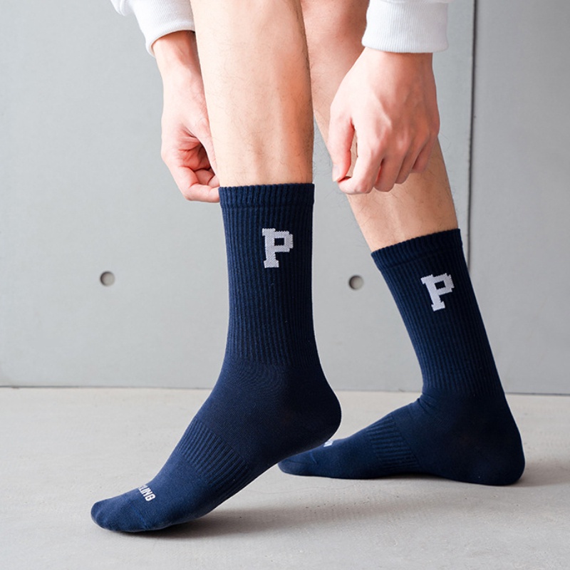 1 Đôi Tất Thể Thao Dài Ngang Bắp Chân In Chữ Màu Trắng Đen