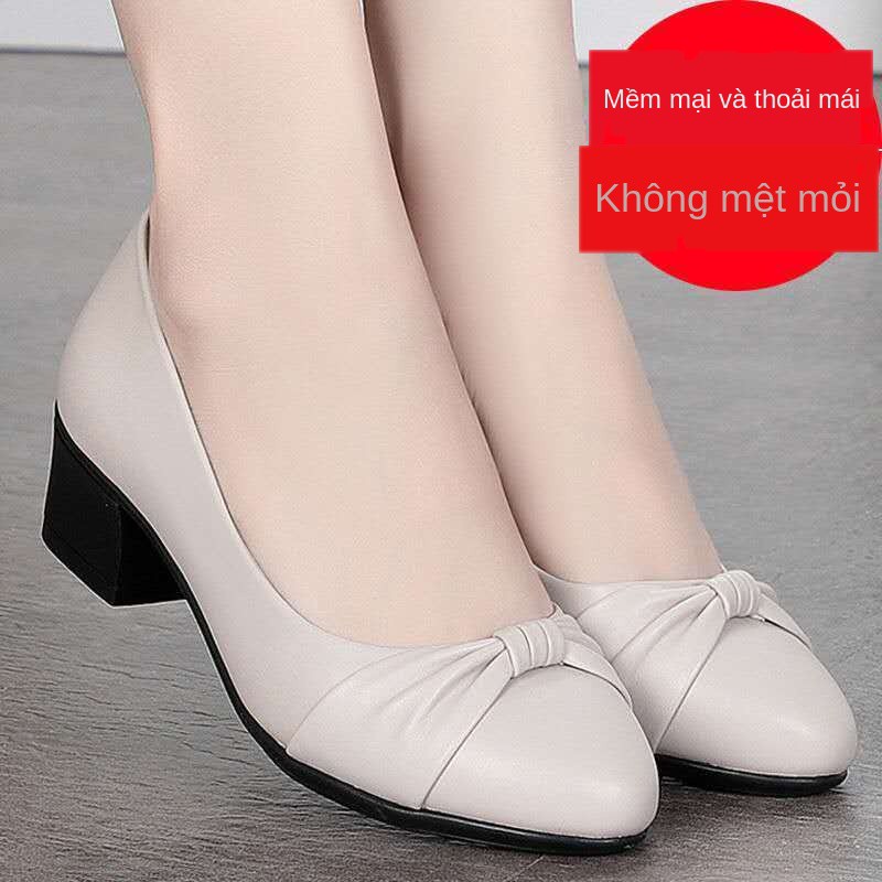 ☇✥♝Giày mẹ mùa hè da mềm đế thoải mái 2020 xuân và thu mới đơn cho người trung niên cao tuổi nữ gót
