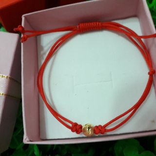 Chỉ đỏ may mắn bi vàng