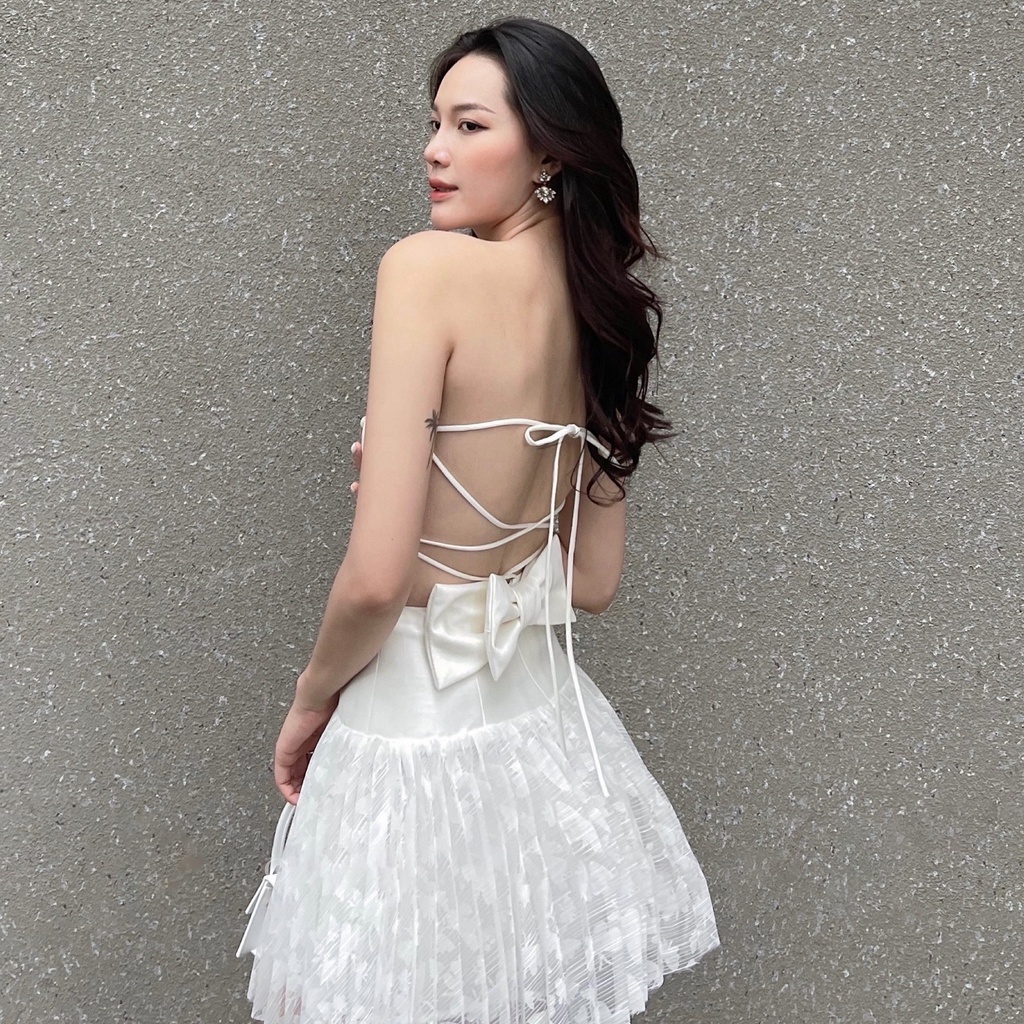 Đầm ren đi dự tiệc cưới thiết kế cúp ngực, dáng xòe, đan dây lưng sang chảnh