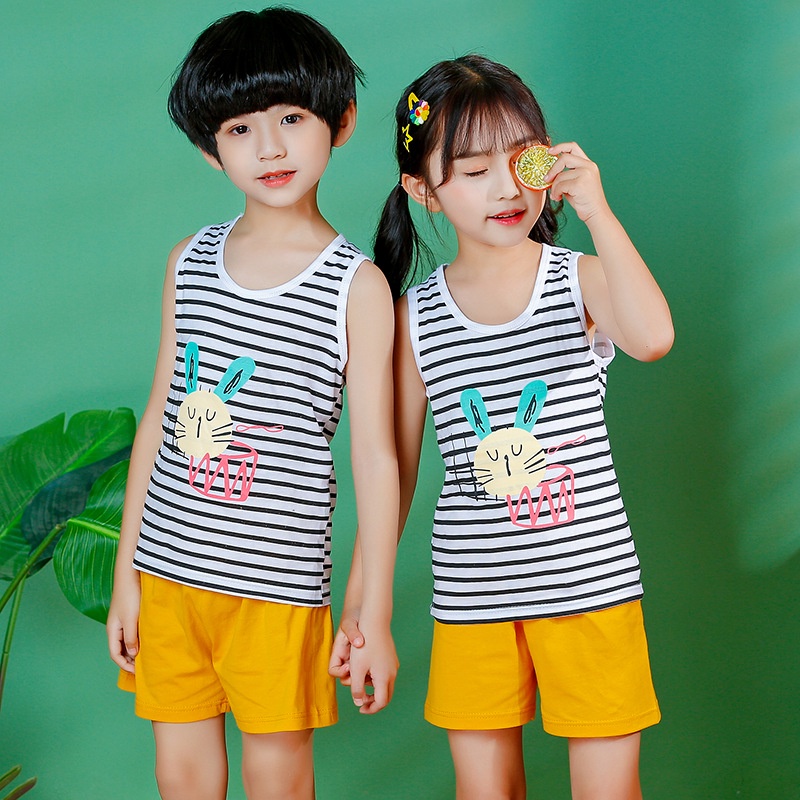 Bộ trang phục hai món gồm áo sát nách và quần đùi vải cotton phong cách Hàn Quốc xinh xắn dành cho bé