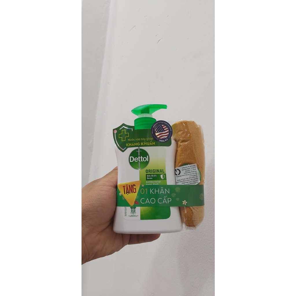 Nước Rửa Tay Dettol Kháng Khuẩn Chai 250g Tặng Kèm Khăn Cao Cấp