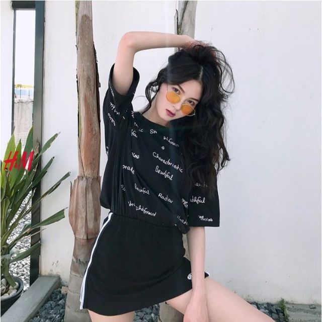Áo cộc tay nữ ( chữ họa tiết )