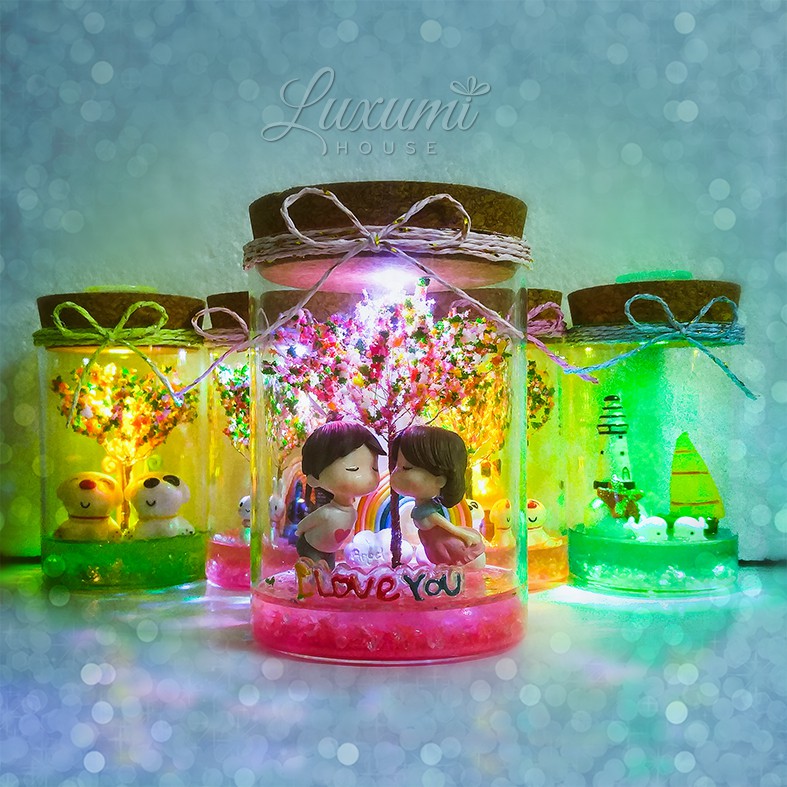 Lọ thủy tinh trang trí cặp đôi hôn nhau có đèn chuyển màu 7 sắc cầu vòng | BigBuy360 - bigbuy360.vn