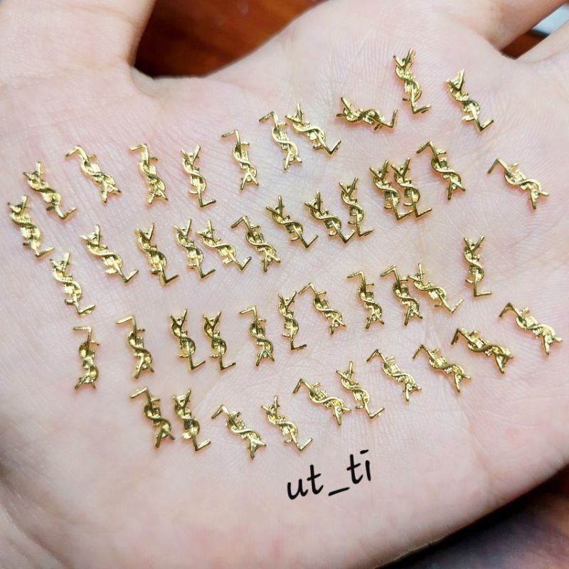 Charm vàng YSL nhỏ xinh ♥️mã 111