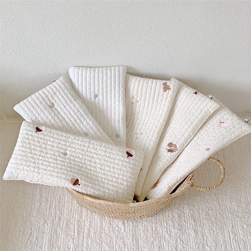Gối Ngủ Cho Bé Sơ Sinh Mỏng Thêu Hoạ Tiết Xinh Xắn Style Hàn Quốc Hình Chữ Nhật Chất Liệu Cotton Thoáng Khí