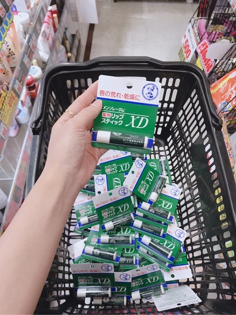 Son dưỡng môi Mentholatum của Rohto