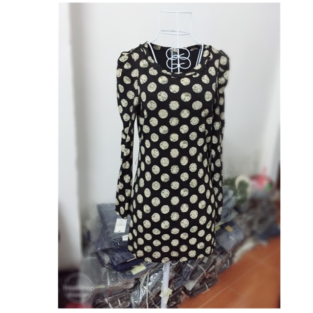 Đầm body chấm bi to dài tay