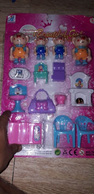 Bộ đồ chơi bàn ghế nội thất và 4 chú Heo bằng nhựa