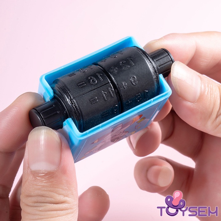 Con lăn 100 phép tính cộng trừ số học tặng kèm thêm hộp mực giúp bé rèn luyện các phép toán