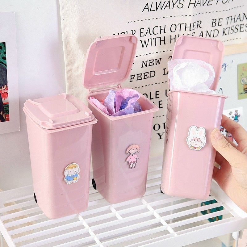 Thùng Rác Hồng Mini Để Bàn Có Bánh Xe Và Nắp Đậy, Siêu Cute