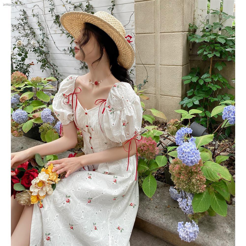Đầm trắng cổ chữ v phong cách cổ điển nữ tính sành điệu
