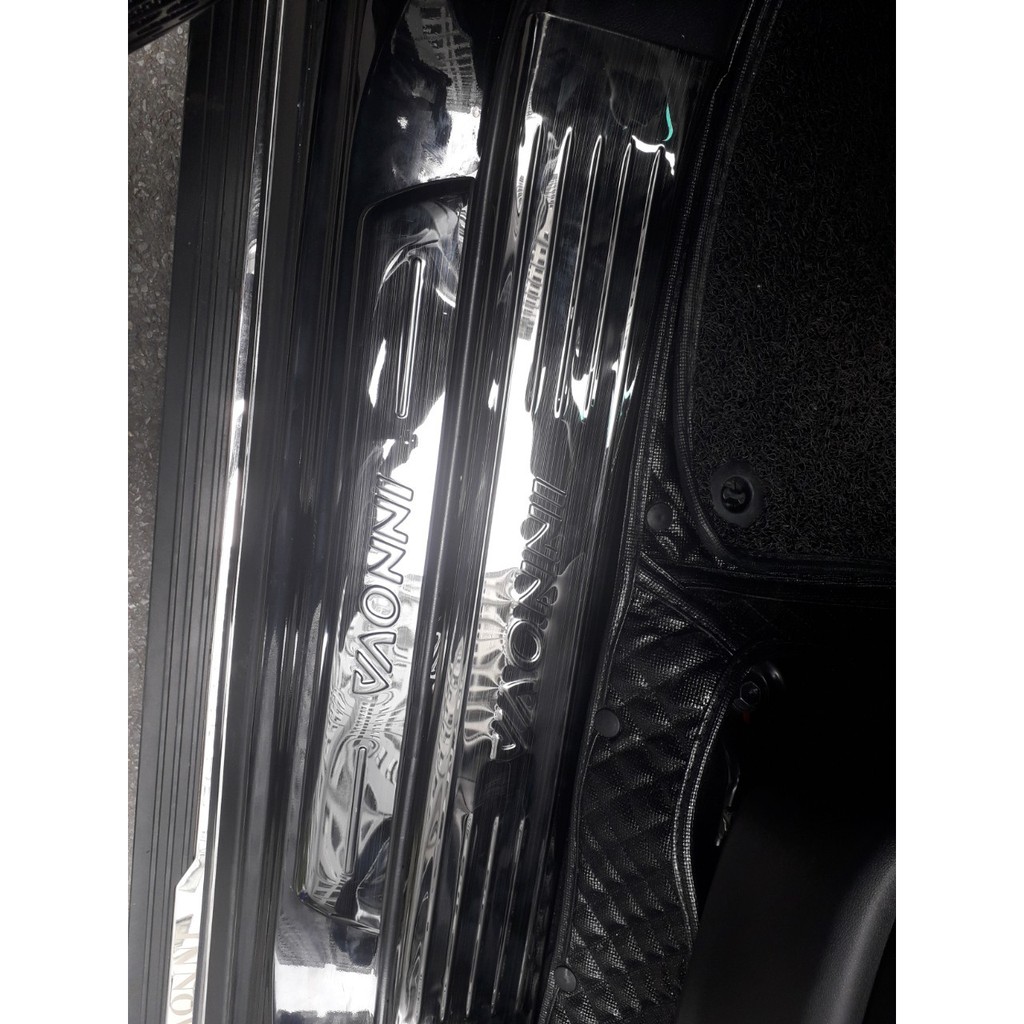 Bộ ốp bậc trong + ngoài xe Toyota Innova 2017-2021- titan