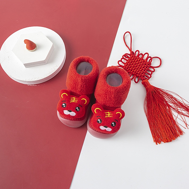 Giày cho trẻ mới biết đi thích hợp làm quà tặng sinh nhật AKKU