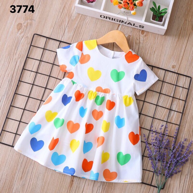 Đầm trái tim nhiều màu
