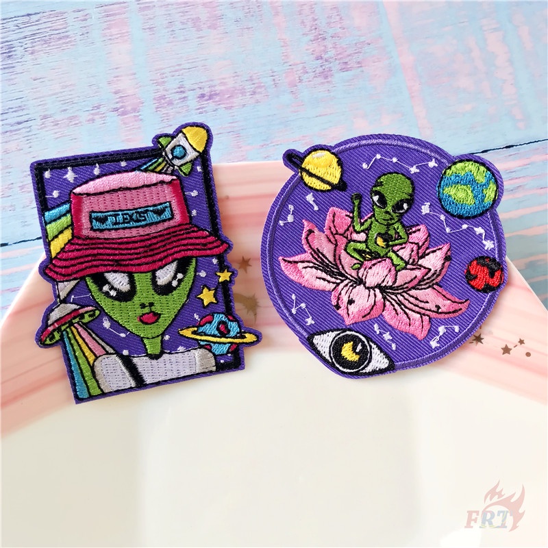 1 Sticker Ủi Thêu Hình Người Ngoài Hành Tinh