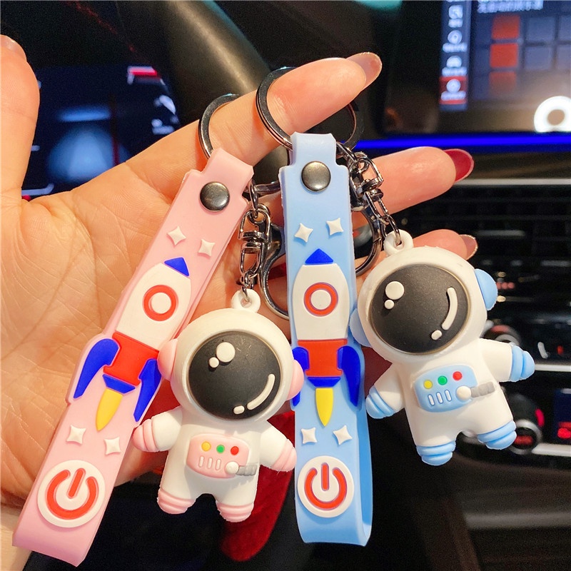 1 móc khóa phi hành gia siêu cute cho cặp đôi