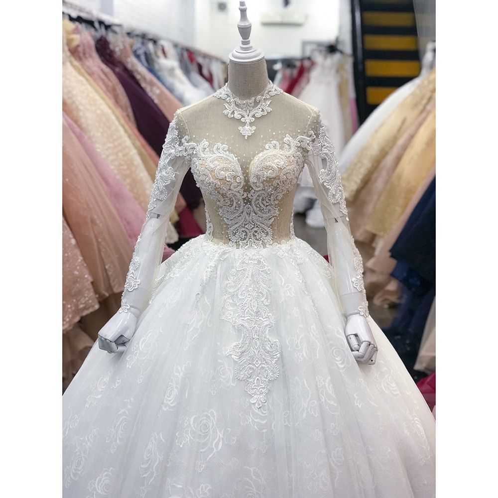 áo cưới dòng luxury kiểu tùng búp bê đuôi lê màu trắng | BigBuy360 - bigbuy360.vn