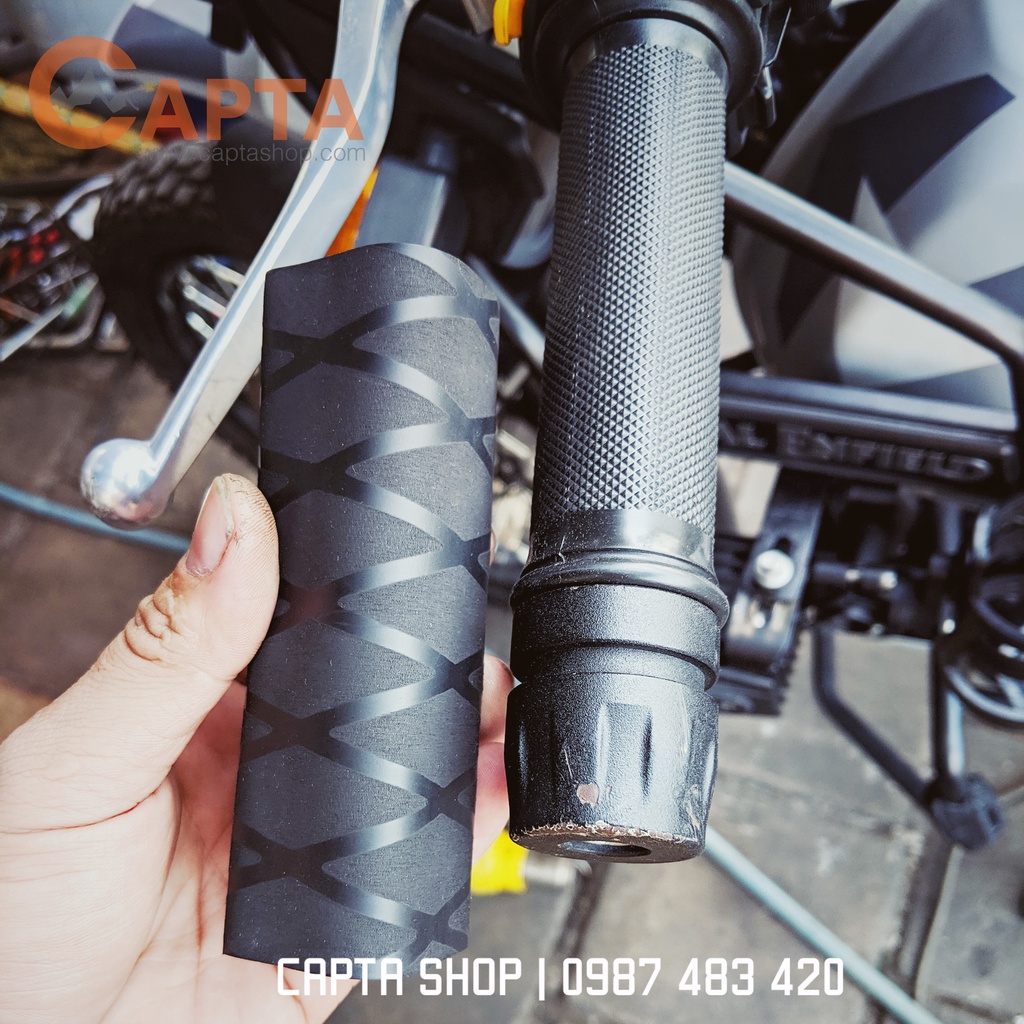 Ống bọc tay lái xe máy chống trượt.