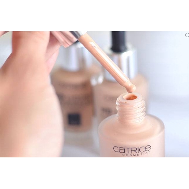 Kem nền Catrice HD Liquid Coverage Foundation che phủ khuyết điểm cho mọi loại da