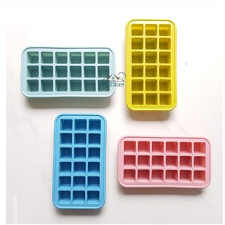 Khay làm đá vuông Lock&Lock bằng Silicone dễ dàng tách đá khỏi khuôn CKT202