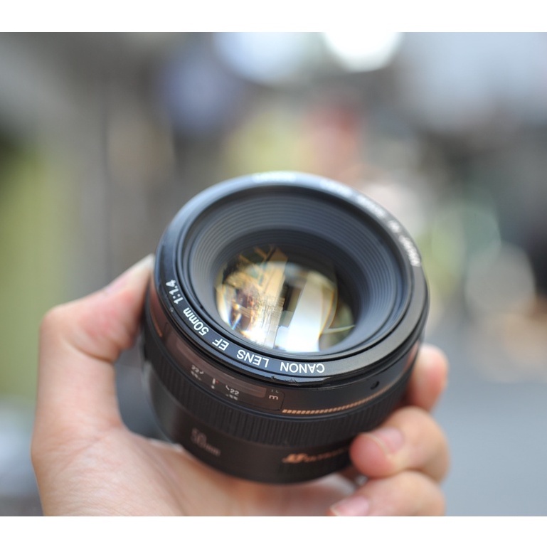 Ống kính máy ảnh Canon EF 50mm  USM chuyên chụp chân dung xoá phông