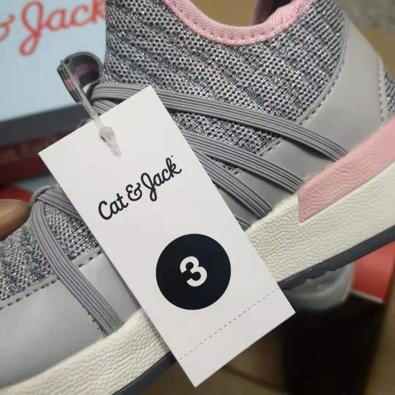 Giày xuất cho bé