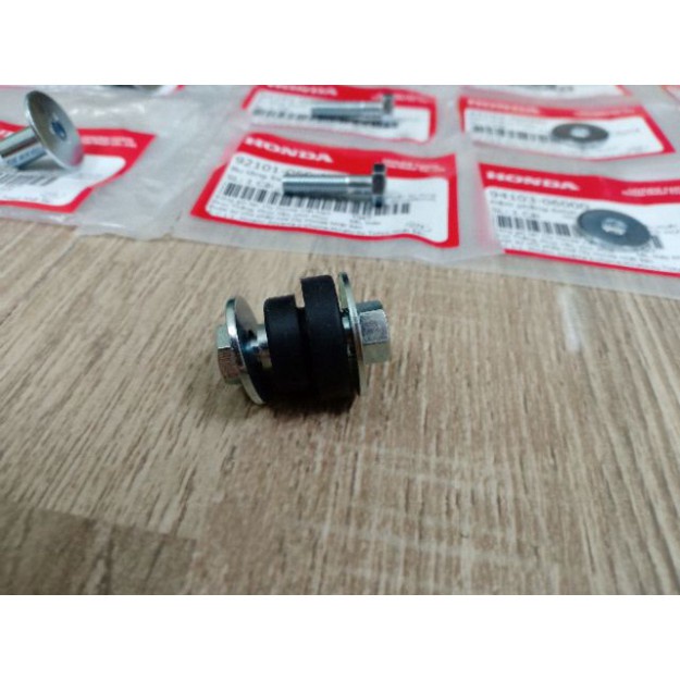 Bộ Ốc Treo Đuôi Sau Xe Dream-Lắp Cho Dream Và Wave Honda Các Loại -đẹp như zin 100%