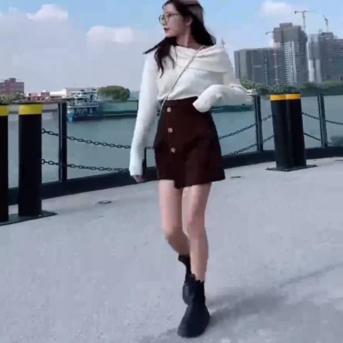 Chân váy ngắn chữ a lưng cao cạp lệch, chân váy ngắn chữ a chất nhung tăm khuy có quần lót trong - Mia Shore
