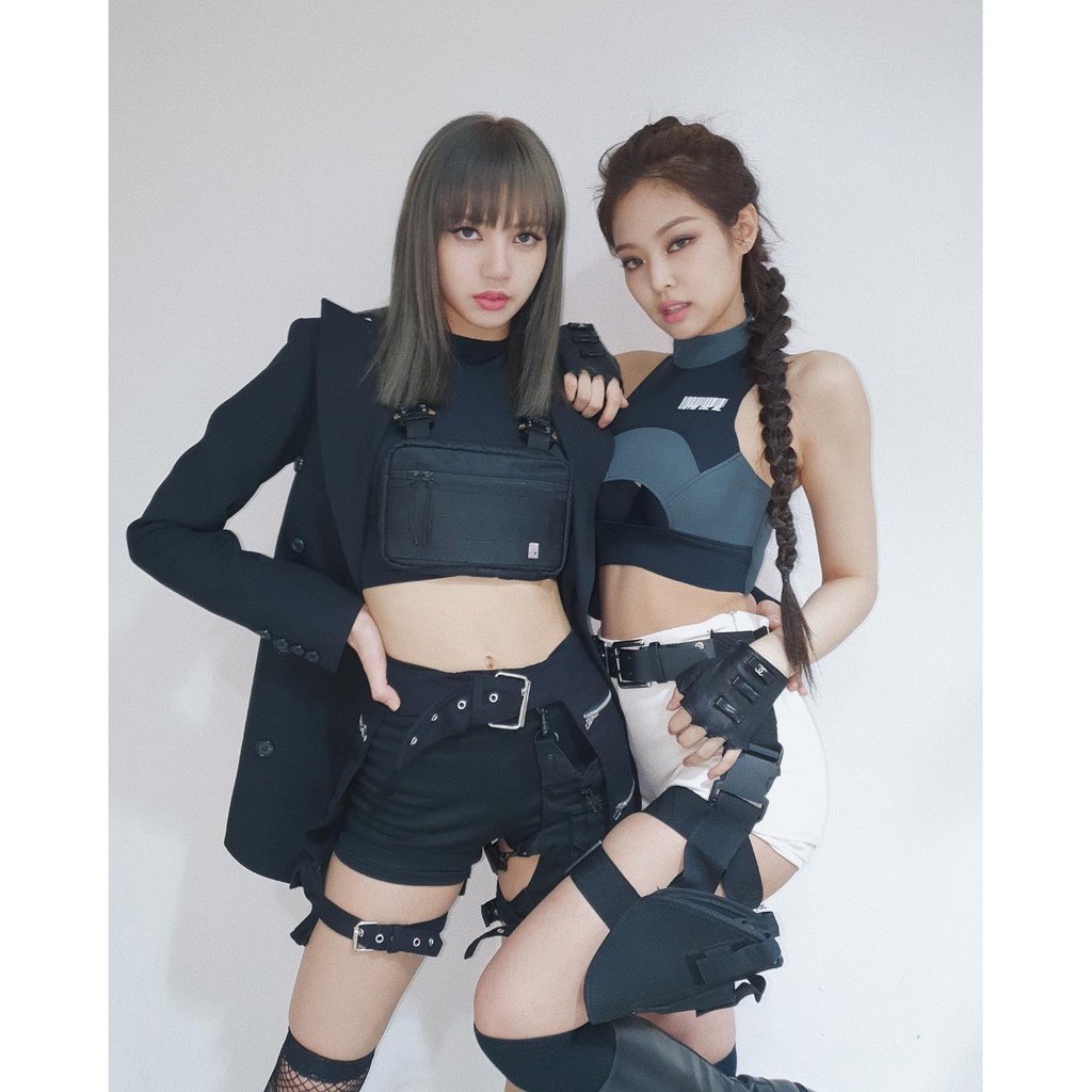 Áo hai dây phong cách blackpink jennie
