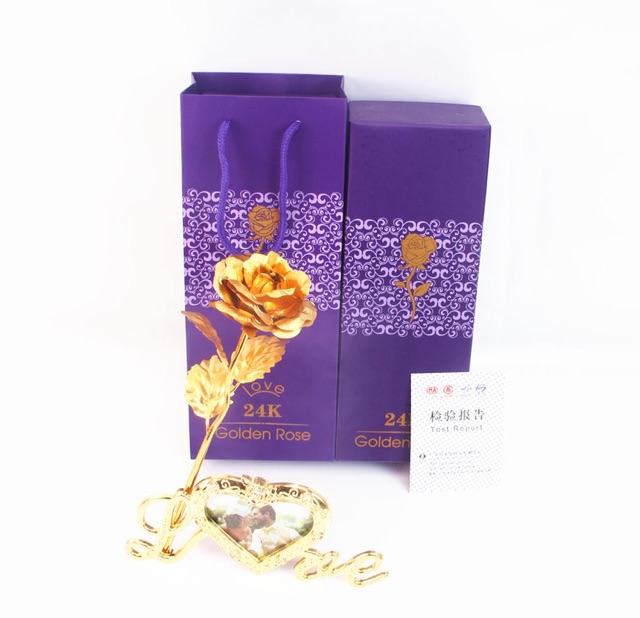 Hoa hồng vàng có đế LOVE