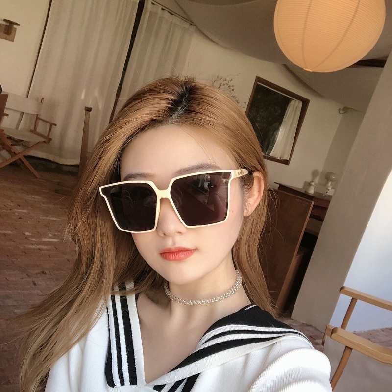 Kính mát nữ mắt vuông phong cách Hàn Quốc chống tia UV Hottrend 2021 đẹp giá rẻ EMOJI 210