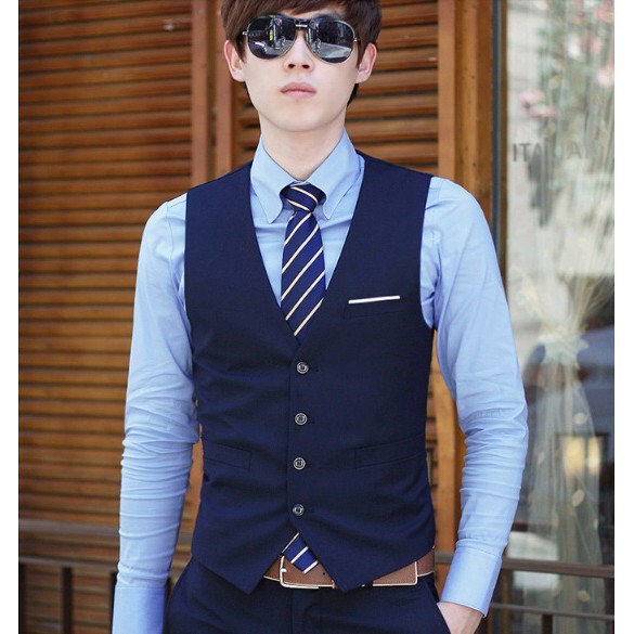 Áo gile nam thiết kế theo phong cách Hàn đơn giản nhưng lịch lãm phù hợp dân văn phòng, đi dự tiệc và mặc cưới