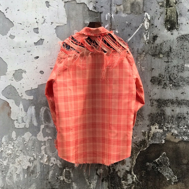 ÁO SƠMI “TVD SỌC RÁCH VAI TUA RUA VẢI”