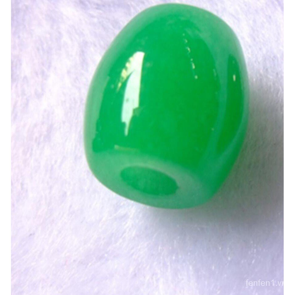 Hạt ngọc bích làm mặt dây chuyền thủ công