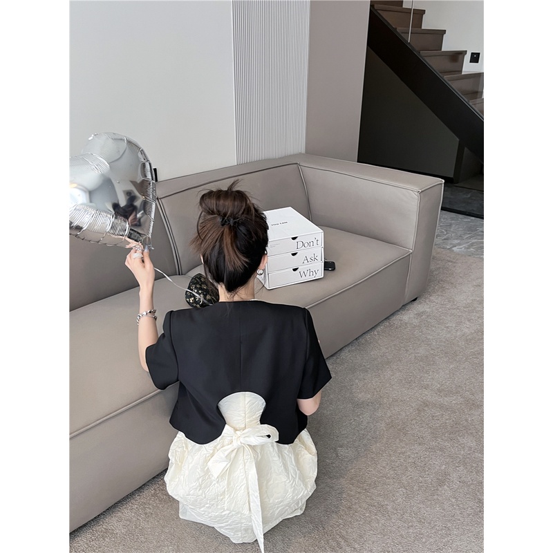 Jane Áo khoác croptop tay ngắn cúc trái tim - đầm hoa nổi hai dây Hàn Quốc ẢNH THẬT CUỐI