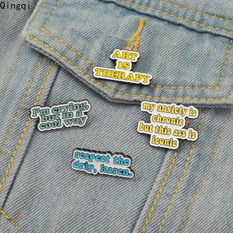 Ghim cài áo MISS ZOE hình chữ hoạt hình ngộ nghĩnh