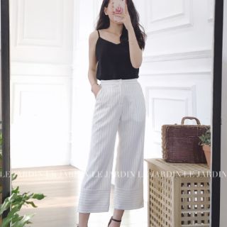 Áo đen S, áo trắng M, short đen S